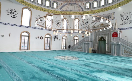 Menderes'te camilerde köşe bucak temizlik