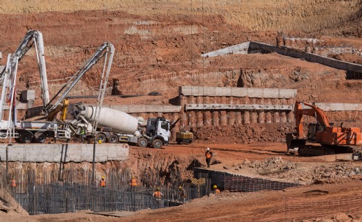 Menemen'de 3 bin 100 konutluk projede kritik eşik: İlk temel betonu döküldü