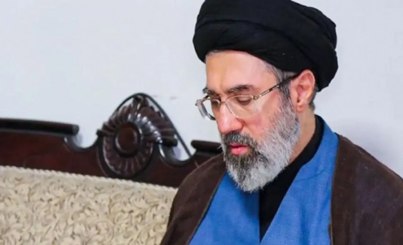 Mücteba Hamaney bombalanan hastanenin enkazından çıkarılmış