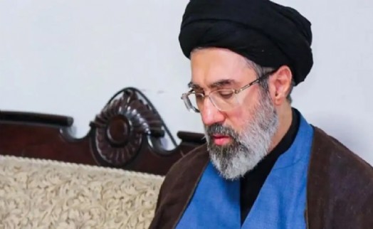 Mücteba Hamaney bombalanan hastanenin enkazından çıkarılmış