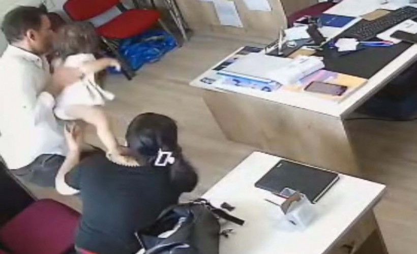 Muhtar, nefes borusuna şeker kaçan çocuğu Heimlich manevrasıyla kurtardı