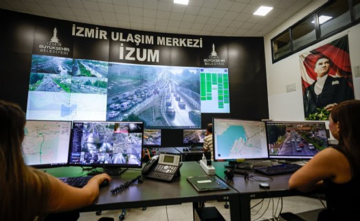 Okullar açıldı, İzmir'de trafik alarmı: İZUM devrede