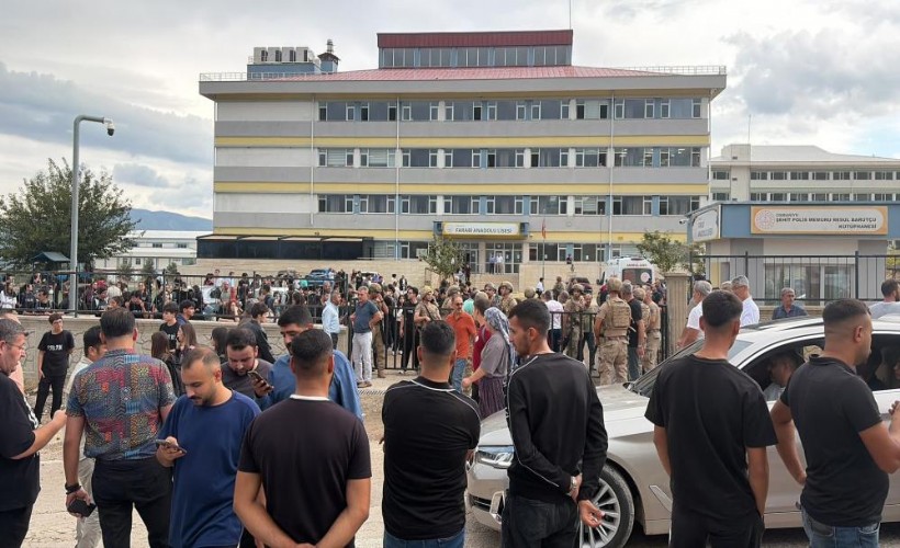 Osmaniye'de okul bahçesinde silahlı saldırı: Öğretmen yaşamını yitirdi