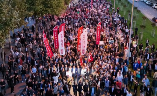 Özgür Özel Bursa'da binlerle buluştu, Erdoğan'a seslendi