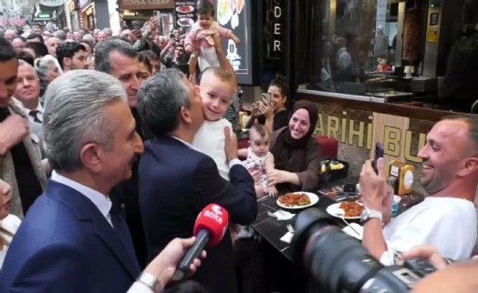 Özgür Özel Bursa'da esnafı ziyaret etti: 'En düşük emekli maaşı bir buçuk asgari ücrete çıkacak'