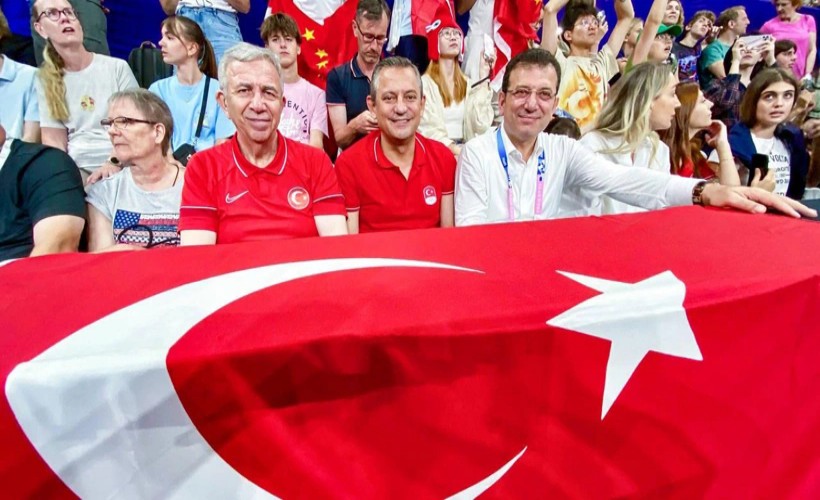 Özgür Özel'den Filenin Sultanları'na tebrik telefonu
