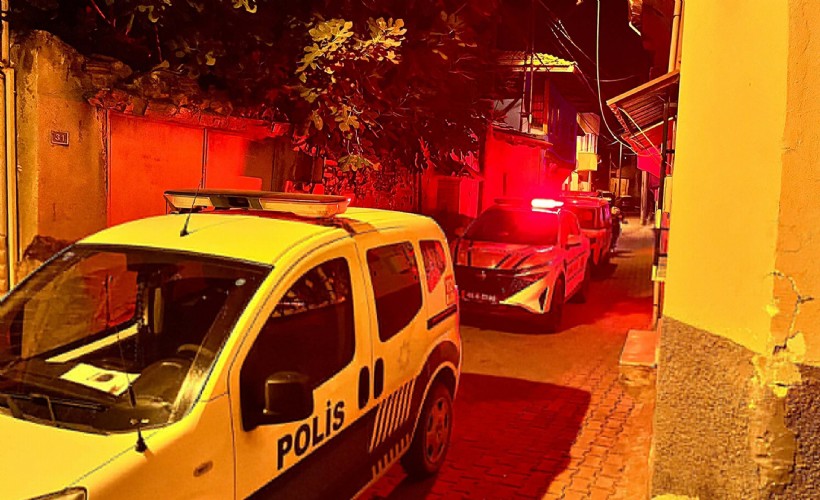 Polisin durdurduğu araçta bonzai ele geçirildi... 2 kadın şüpheliden 1'i tutuklandı