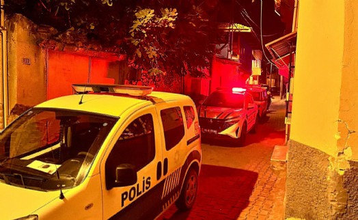 Polisin durdurduğu araçta bonzai ele geçirildi... 2 kadın şüpheliden 1'i tutuklandı