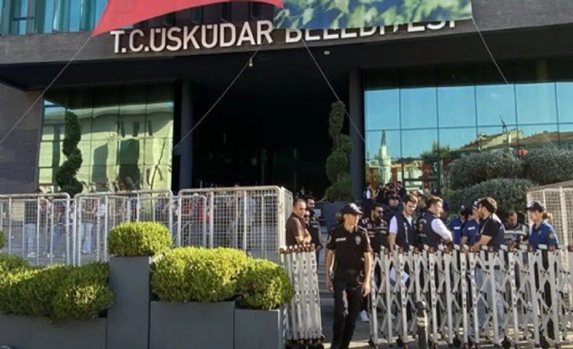 Üsküdar Belediyesi'nde seçim günü: Bina polis ablukasında