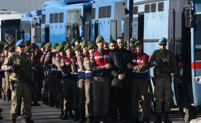 'Delilleri değil, tişörtleri tartışıyoruz'