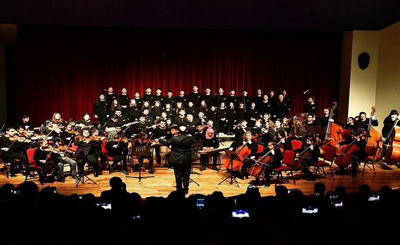 'Mahalle Orkestrası' ilk konserini verdi