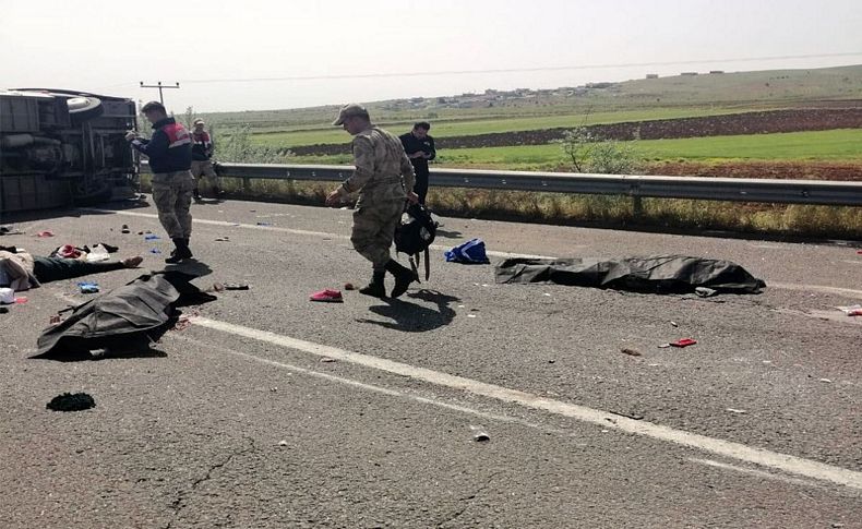 1 Mayıs kutlamasına gidenleri taşıyan midibüs devrildi: 5 ölü