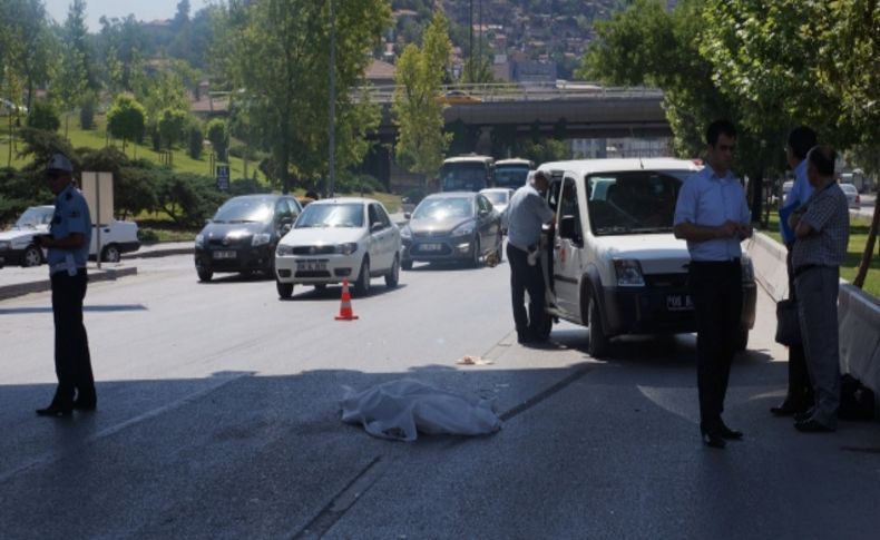 100 liralık Ramazan yardımını almaya giderken kamyonet altında can verdi