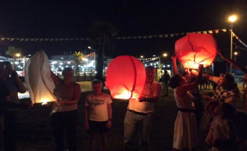 Güzelbahçeliler,  terörü  ışıklı balonla protesto etti