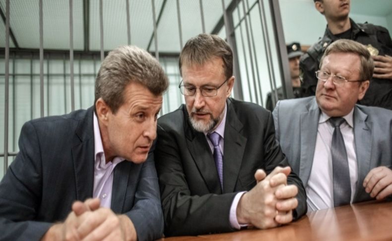 1,3 milyon dolar rüşvet alan eski vali 9,5 yıl hapis cezasına çarptırıldı