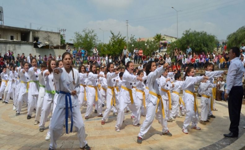 19 Mayıs törenlerle kutlanıyor