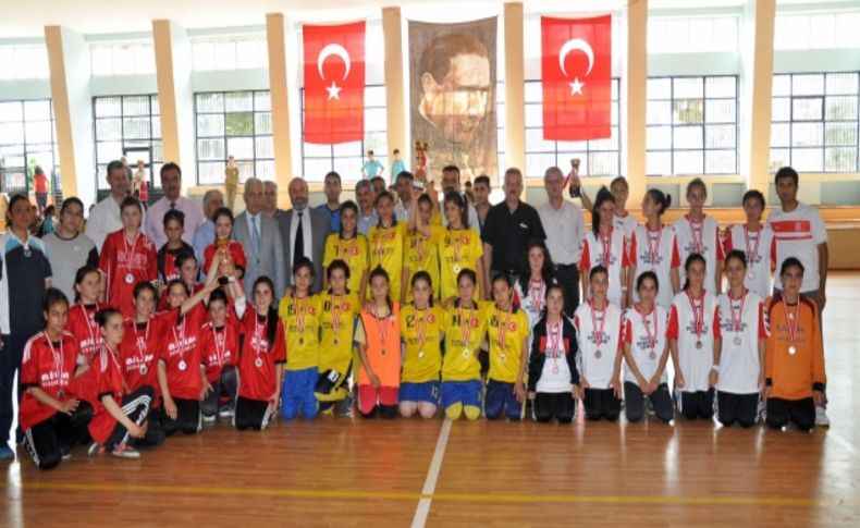 1. Kız Futsal Turnuvası düzenlendi