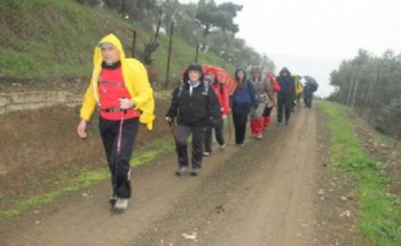 Hafta sonu yağmur çamur dinlemeden Nif Dağı'na tırmandılar