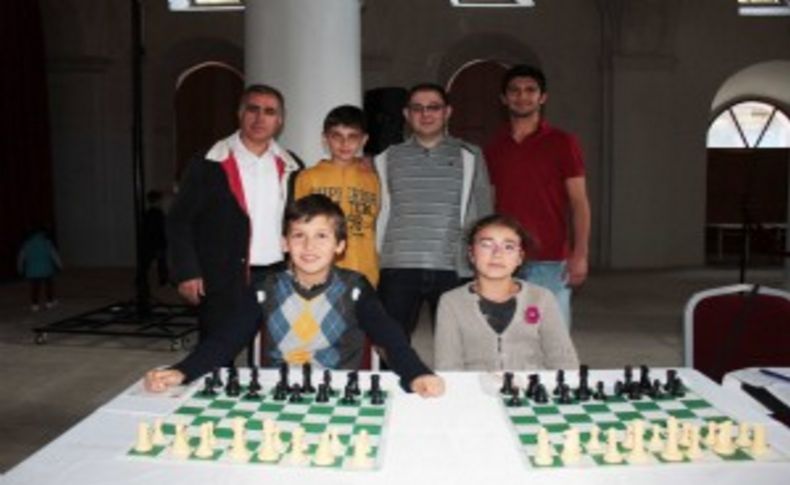 Çeşmeli satranççılar Bulgar sporcuyla berabere kaldı
