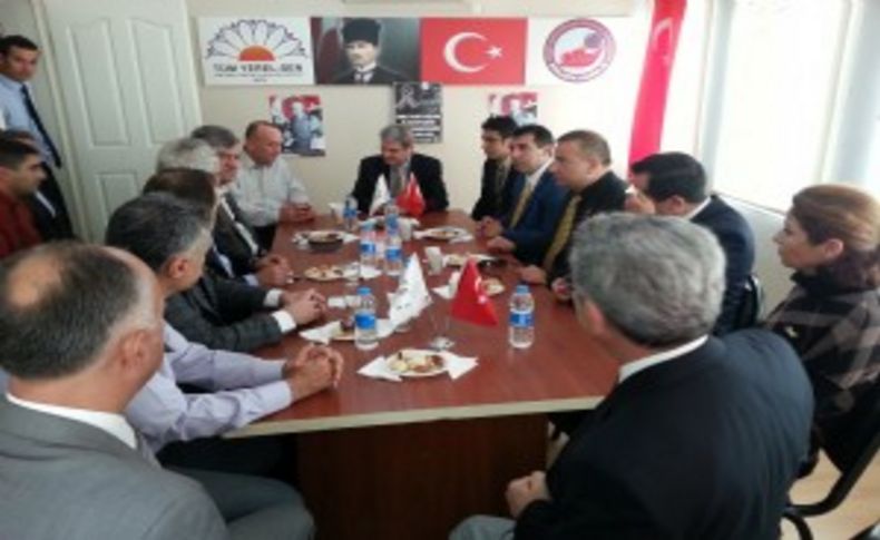 Aytun Çıray ve İzmir CHP teşkilatından Tüm Yerel-Sen ziyareti