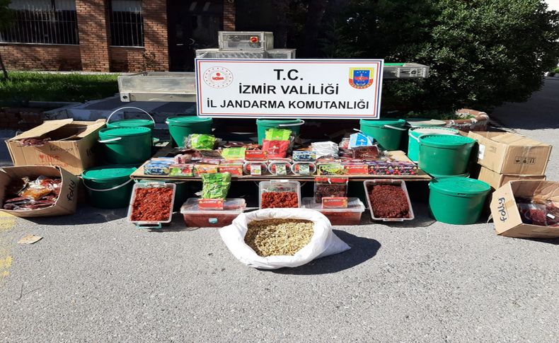 İzmir'de 550 kilogram kaçak nargile tütünü ele geçirildi