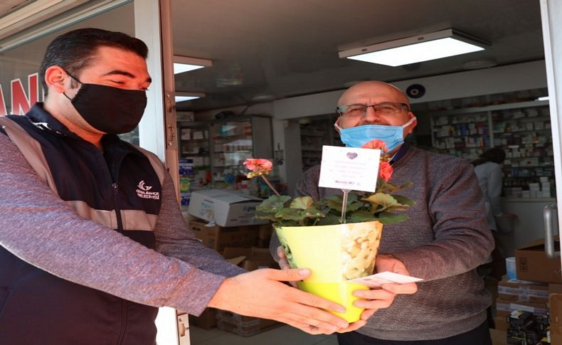 Güzelbahçe Belediyesi sağlık çalışanlarının bayramını kutladı