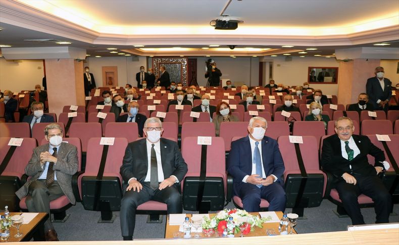 İYİ Parti heyeti İzmir'de esnaf birliğini ziyaret etti, sorunları dinledi