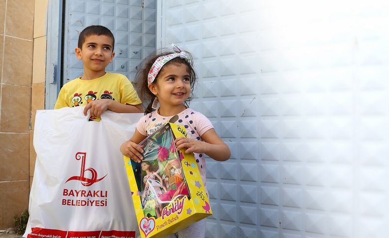 Başkan Sandal'dan çocuklara bayram sürprizi