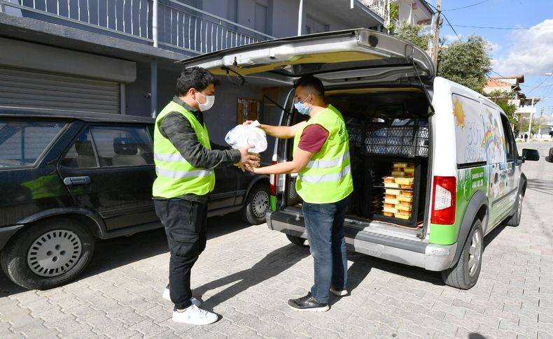 İzmir’de Ramazan boyunca 415 bin kişilik iftar yemeği dağıtıldı