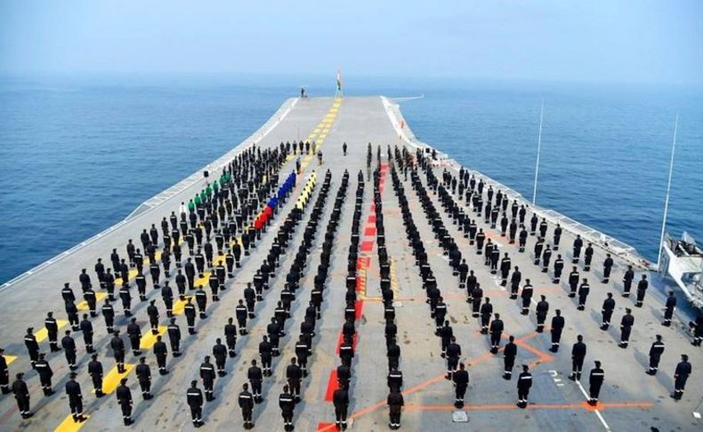 Hint Donanmasından Çin'e karşı 