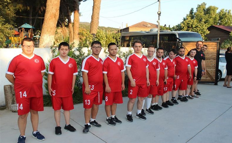 Down Sendromlular Futsal Milli Takımı İzmir'de çalışmalarını sürdürüyor