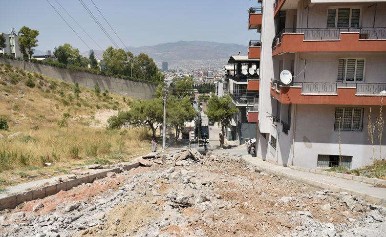 Bornova’da yol hamlesi