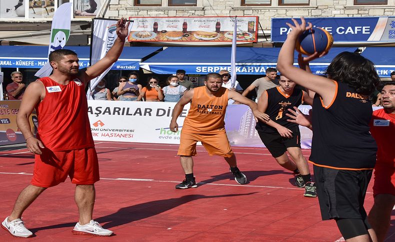 Foça’da sokak basketbol turnuvası düzenlendi