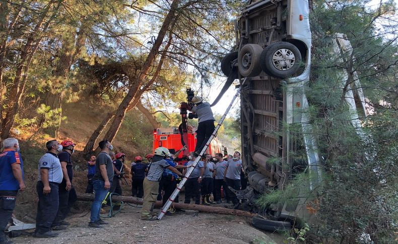 İzmir'de katliam gibi kaza! Çok sayıda ölü ve yaralı var