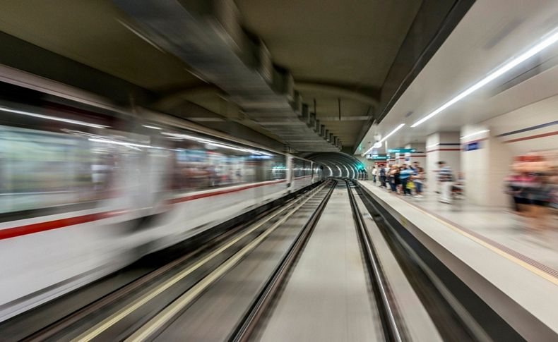 İzmir Metro'da ücretsiz internet dönemi