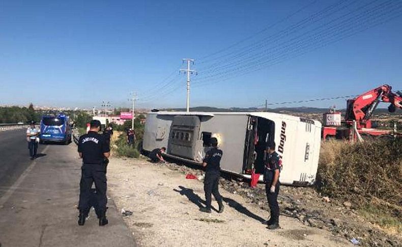 Uşak'ta yolcu otobüsü devrildi: 33 yaralı