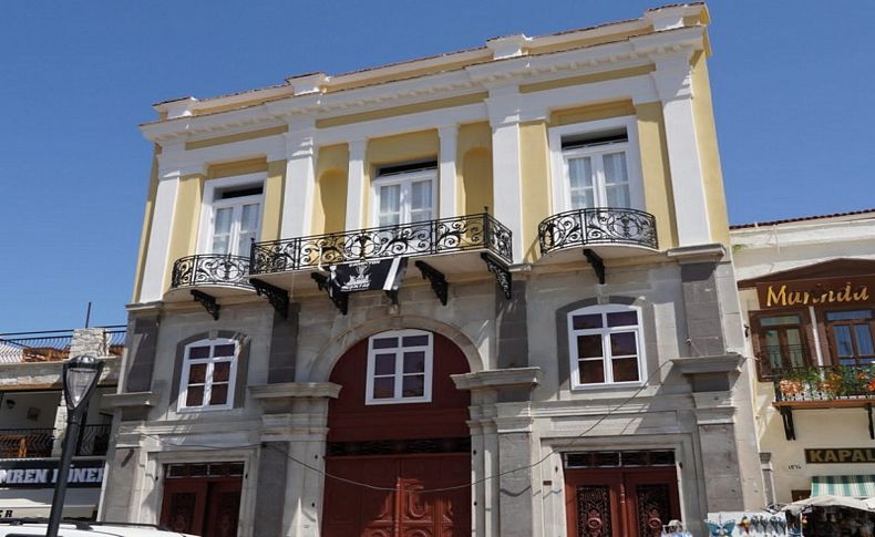 Çeşme Belediyesi tarihi Akdeniz Otel'i ayağa kaldırıyor