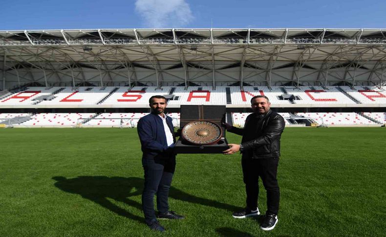 Al-Marri'den Alsancak Stadı turu