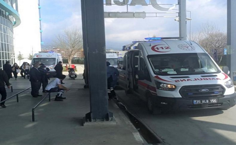 Köy meydanında bıçaklı kavga: 2 yaralı