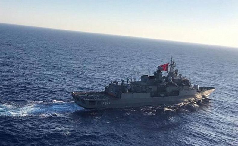 O gemi yine kara sularımızı ihlal etti, dışarı itildi!