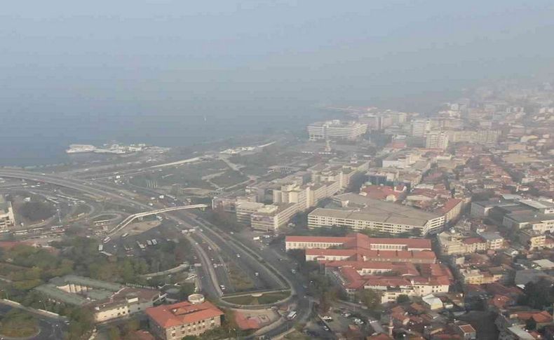 İzmir'de sis yine etkili oldu