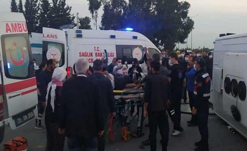 İzmir’de işçileri taşıyan iki midibüs çarpıştı: 5’i ağır 45 yaralı