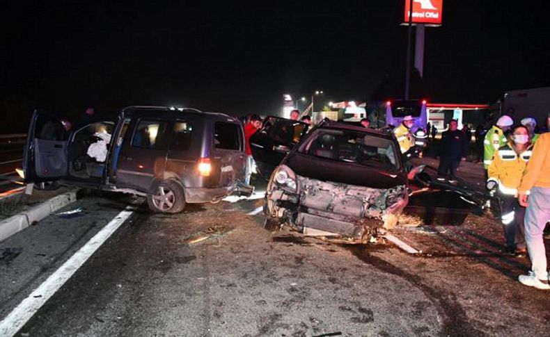 Kemalpaşa'da iki araç çarpıştı: 1 ölü, 3 yaralı