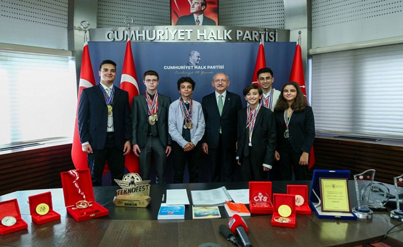 Kılıçdaroğlu Kızılçullu gençlerini tebrik etti
