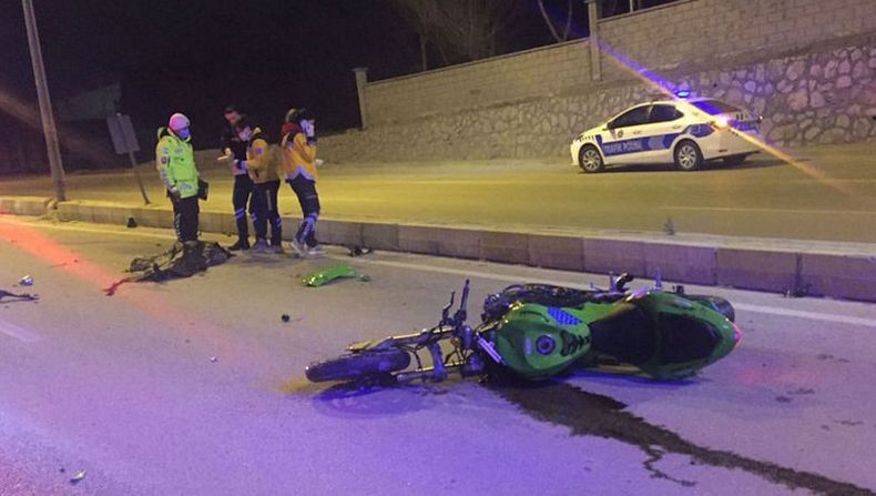 Babasını motosikletten düşürdü fark etmedi, 2 kilometre ileride kamyona çarpıp öldü