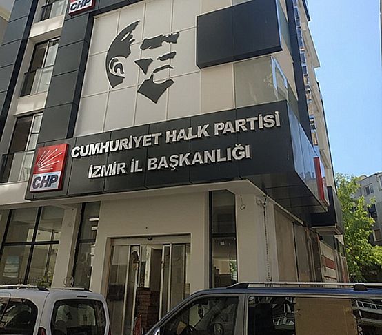 CHP İzmir il başkanlığına ırkçı saldırı