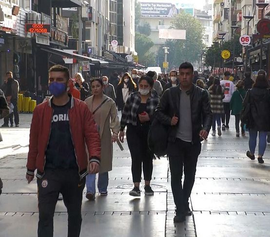 İzmir 5. pikini yaşıyor: Vaka sayıları 2020 yılının 10 katı