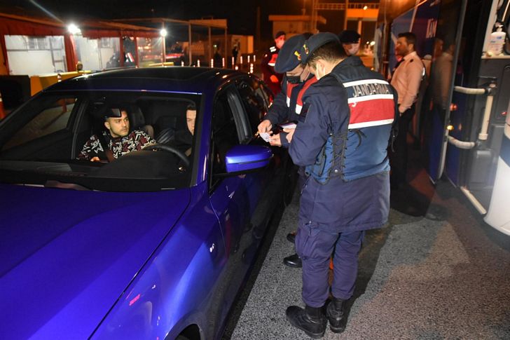 İzmir'de jandarmadan il genelinde sıkı denetim