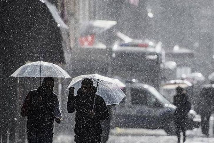 İzmir'e 'kuvvetli sağanak ve hortum' uyarısı