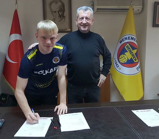 Menemenspor’da İlyas Antekin profesyonel oldu